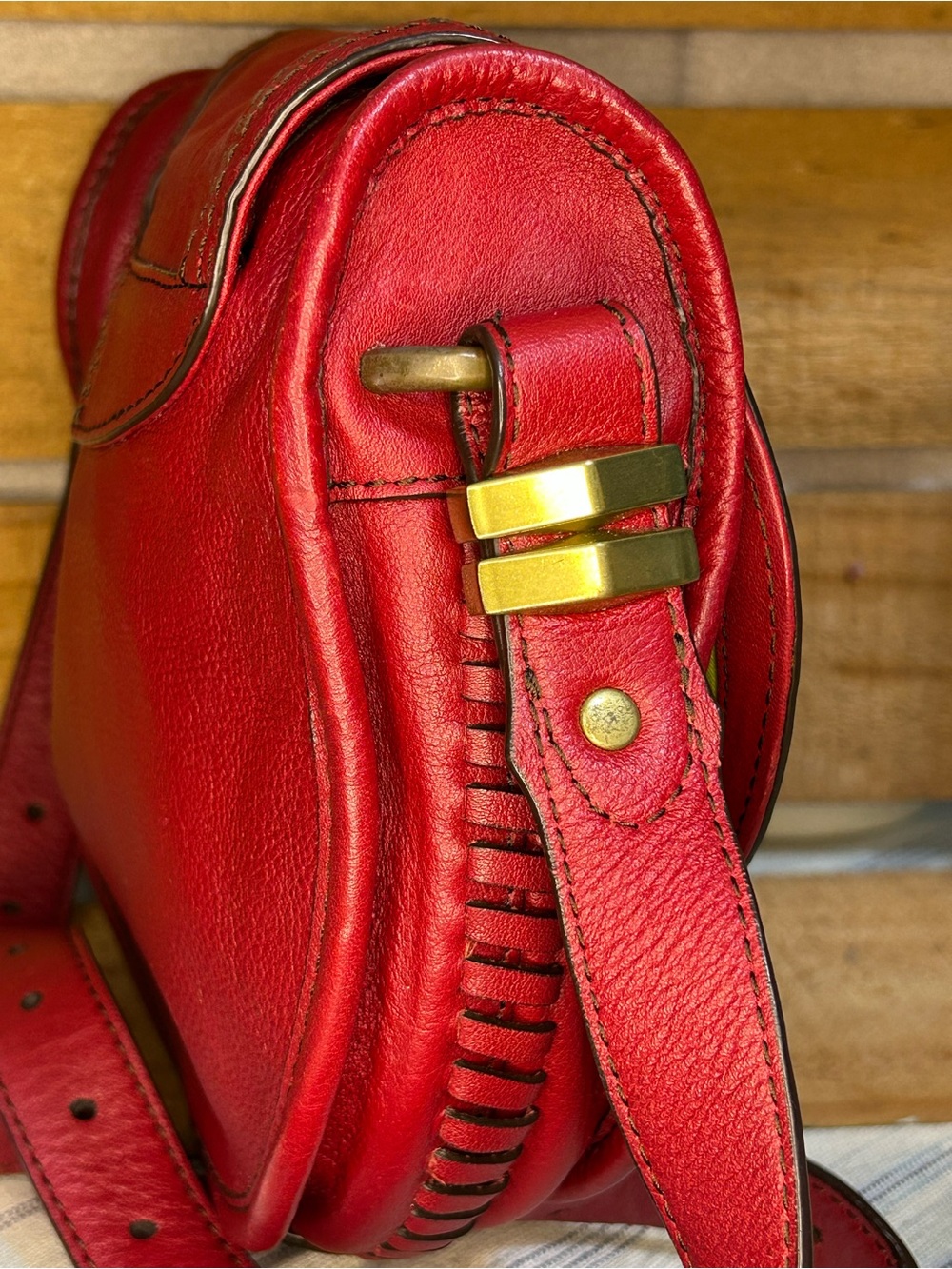 ORYANY RED CROSSBODY WITH STITCHING DETAIL - Picture 3 of 4